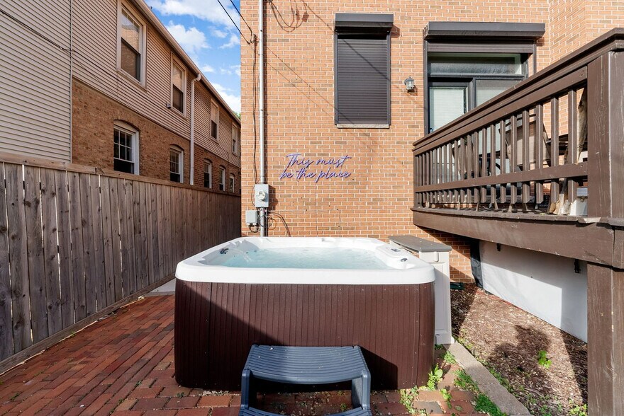 Building Photo - 2630 S Throop St