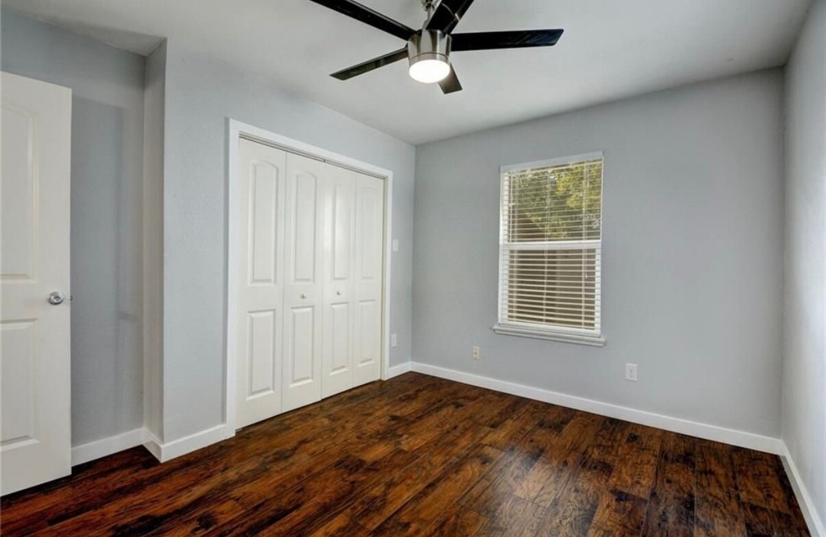 Building Photo - 1120 Estes Ave