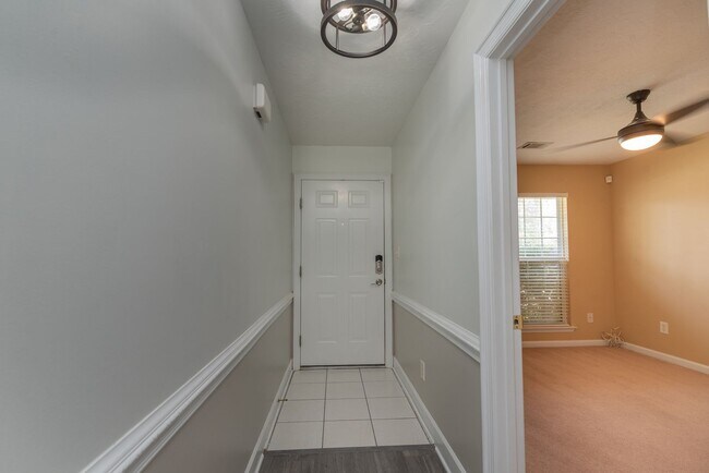 Building Photo - A Smart Home with Room to Roam conveniently located near Doctor's Hospital!