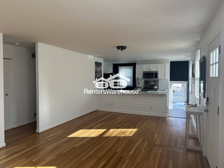 Building Photo - 1603 Charmuth Rd