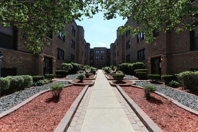 Primary Photo - 3725.5 N Pine Grove Ave