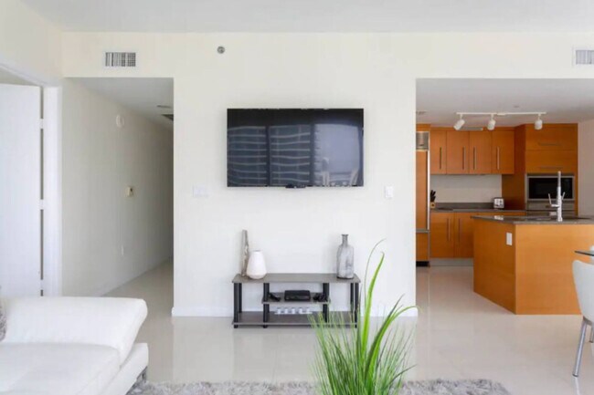 Building Photo - 501 Brickell Ave