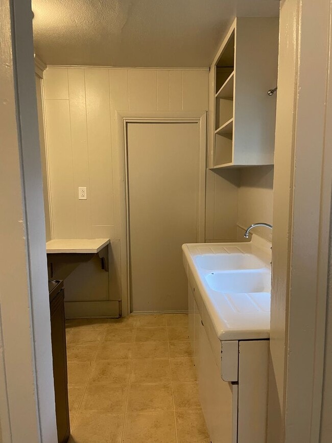 Building Photo - STUDENTS WELCOME! 1 Block North of CSU - Tenant Only Pays Trash