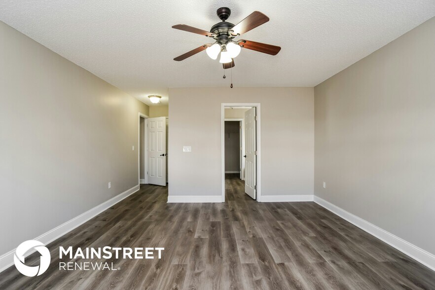 Building Photo - 1008 Glen Hollow Dr
