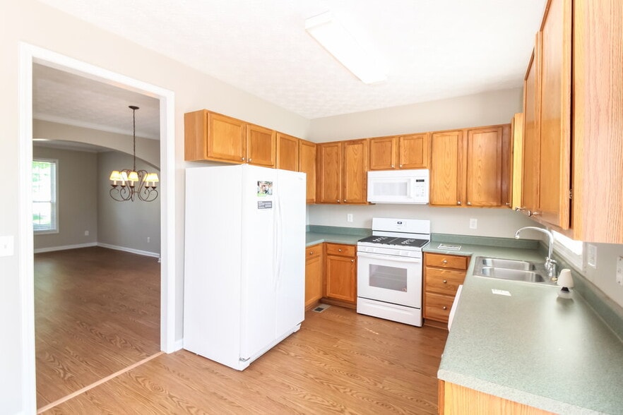 Building Photo - 317 Park Creek Ridge