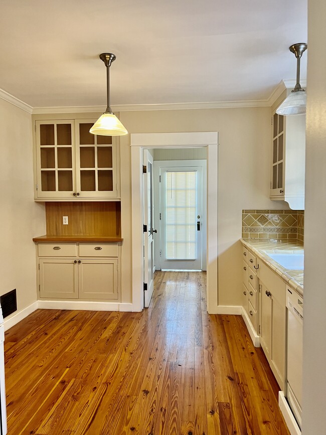 Building Photo - 6037 Friends Ave