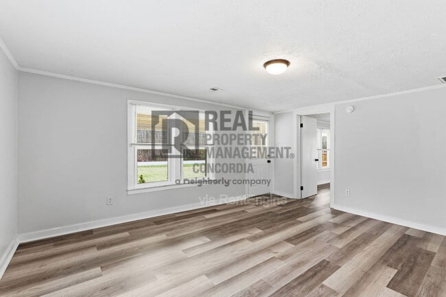 Building Photo - 6548 Old Clarksville Pike