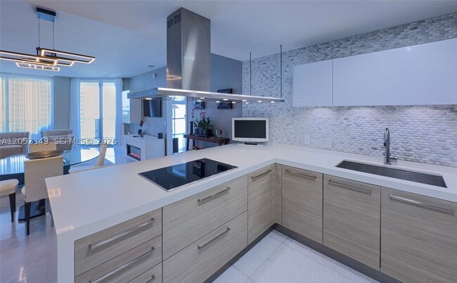 Building Photo - 17111 Biscayne Blvd