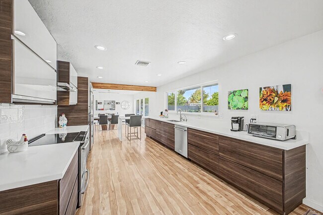 Building Photo - 2800 S Bala Dr