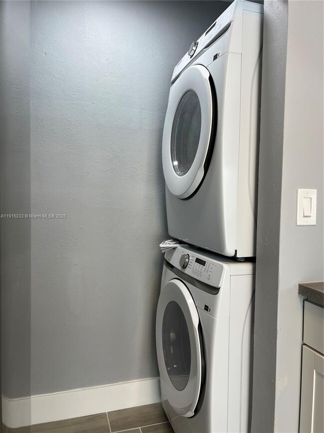 Building Photo - 12250 SW 113th Ln