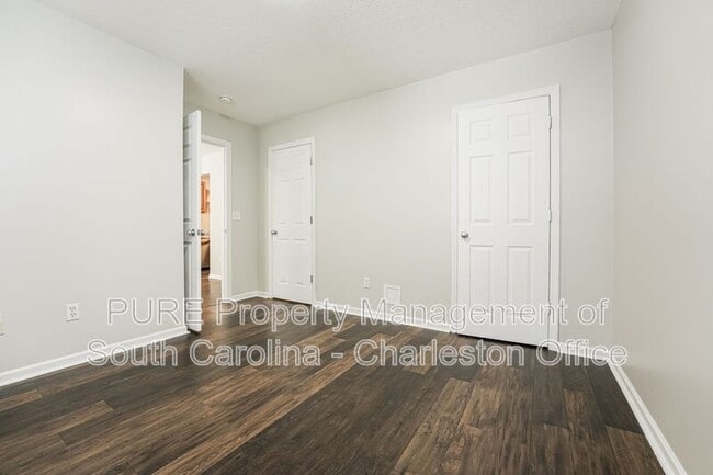 Building Photo - 7840 Park Gate Dr