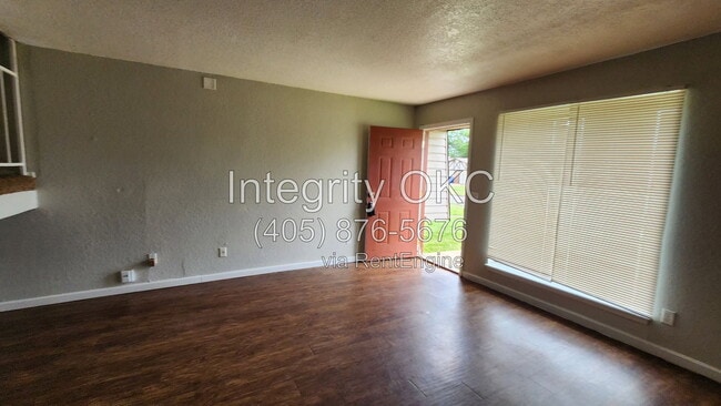Building Photo - 1315 Eastgate Dr