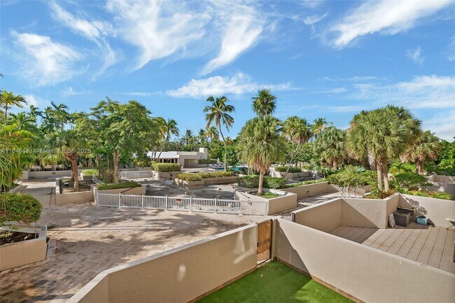 Building Photo - 151 Crandon Blvd