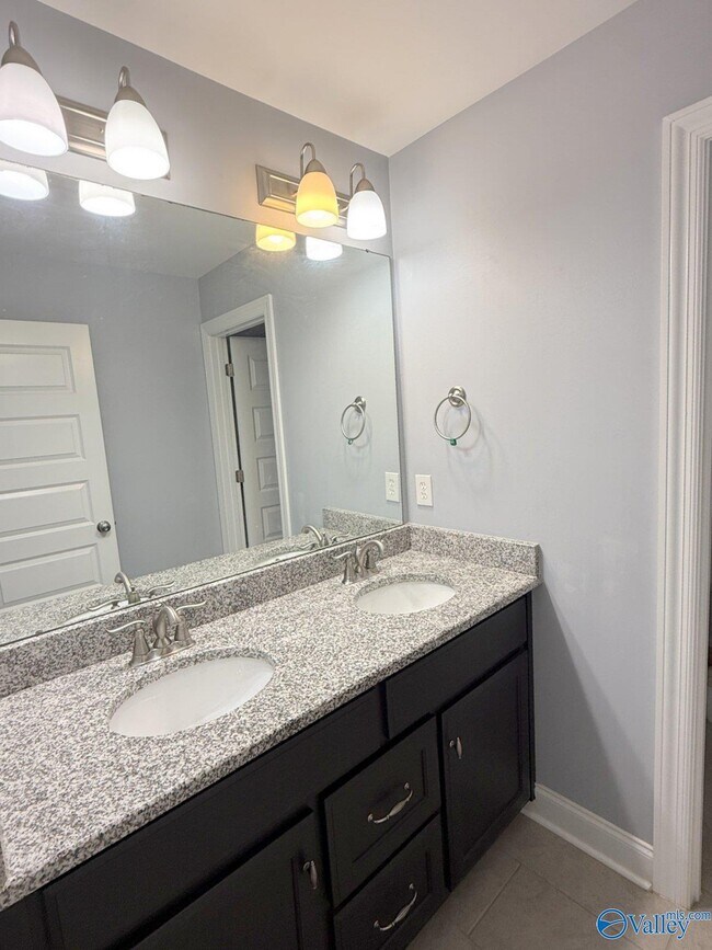 Building Photo - 218 Woodgrove Dr