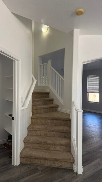 Building Photo - 45694 W Ranch Rd