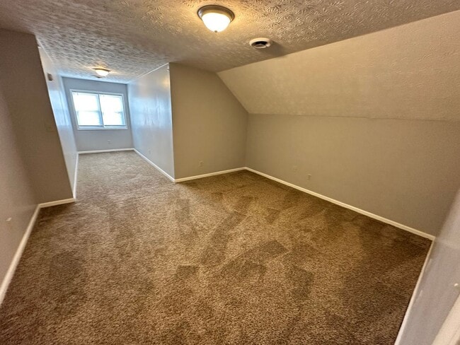 Building Photo - Nice 3 BR, 2 Bath Home! HW & Carpet Floors, Attached Garage, Fenced Backyard, Pets Ok!