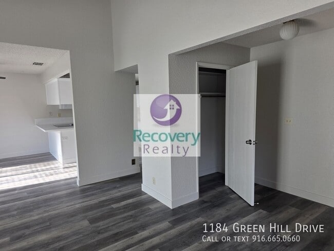 Building Photo - 1184 Green Hill Dr
