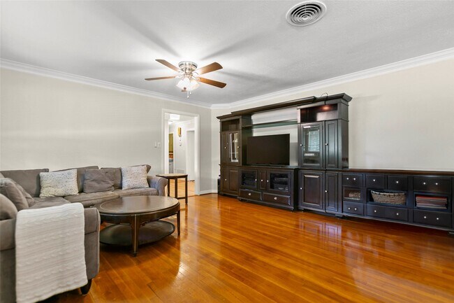 Building Photo - 3641 Deal St