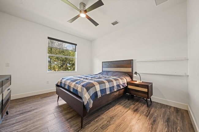 Building Photo - 9841 Salty Bay Dr