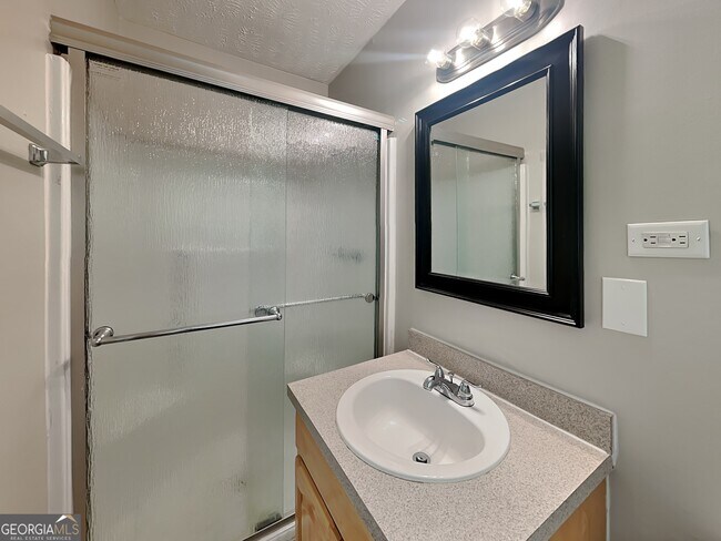 Building Photo - 6471 Chickasaw Dr