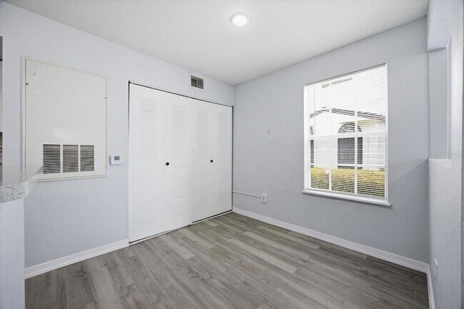 Building Photo - 1610 Columbia Arms Cir