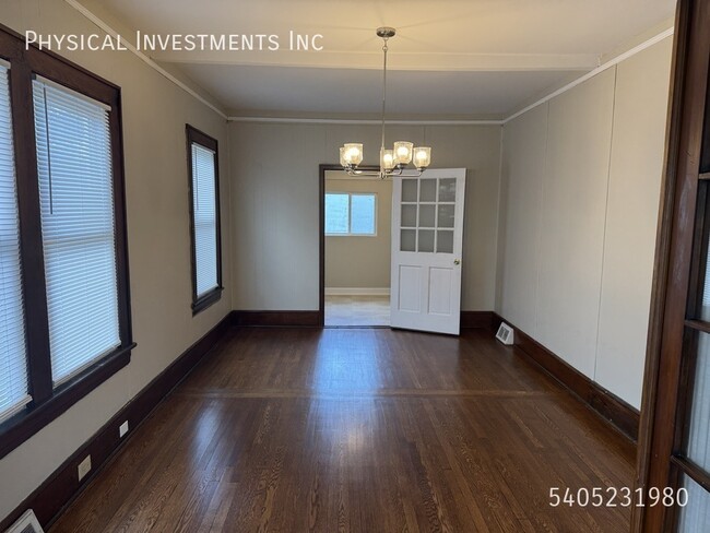 Building Photo - 1729 Moorman Ave NW