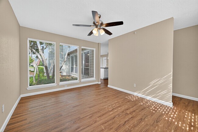 Building Photo - 1414 S Kirkwood Rd