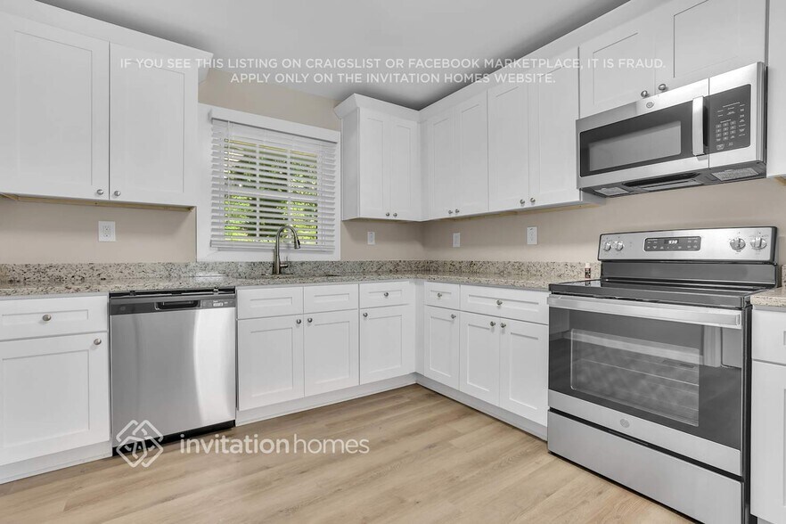 Building Photo - 1959 Laurel Ln