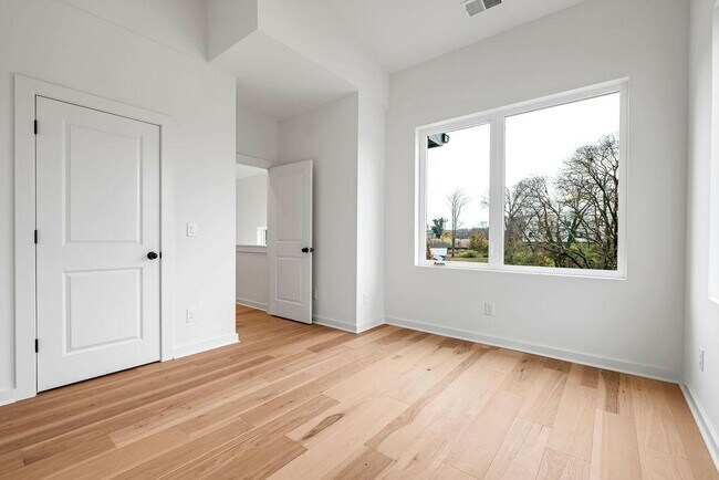 Building Photo - 1244 1st Ave S