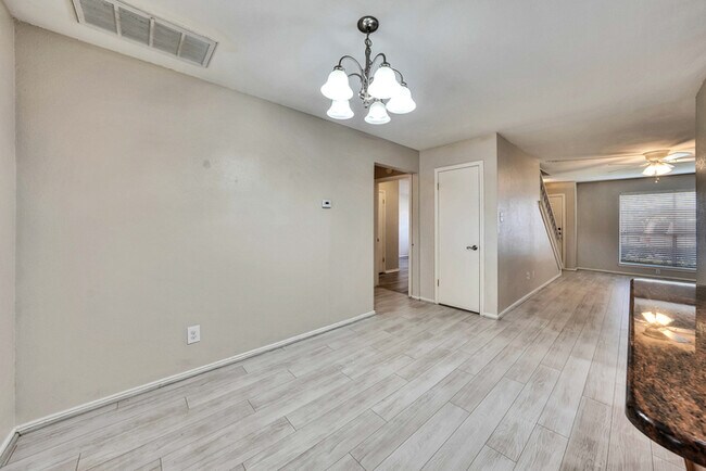 Building Photo - 8219 Summer Side Dr