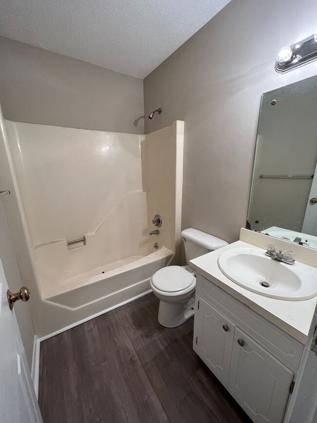 Building Photo - 123 Harper St