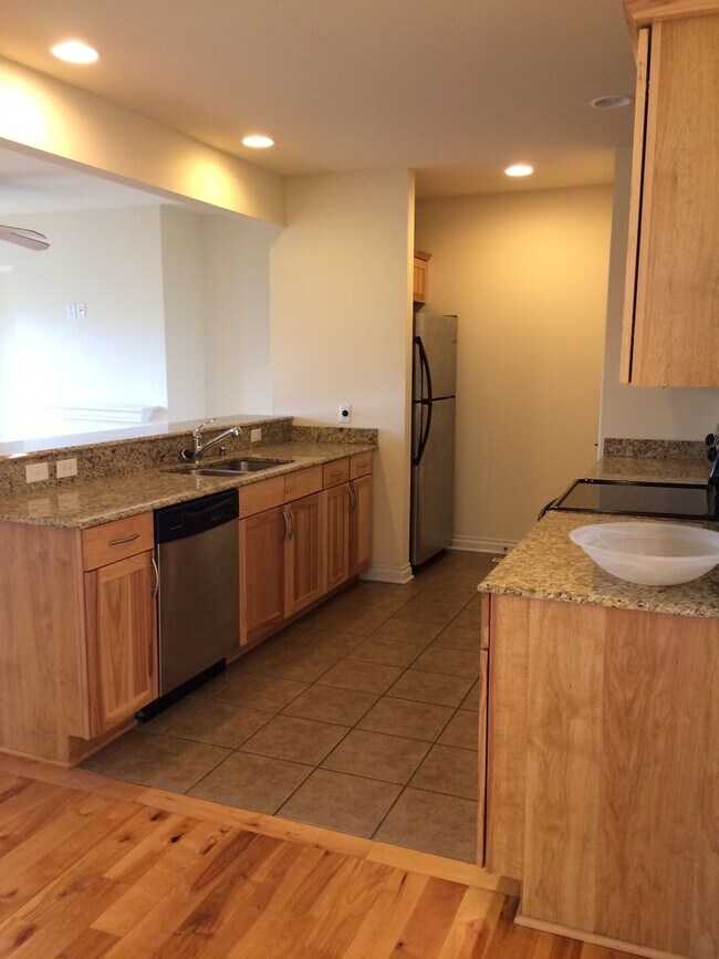 Building Photo - Fantastic 2-Bedroom, 1 3/4-bathroom, 2-car...