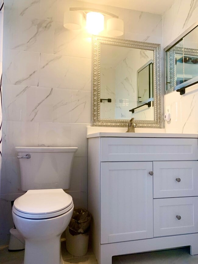 Building Photo - 315 Camden M