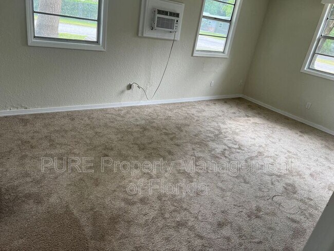 Building Photo - 2205 NE 14th Ave