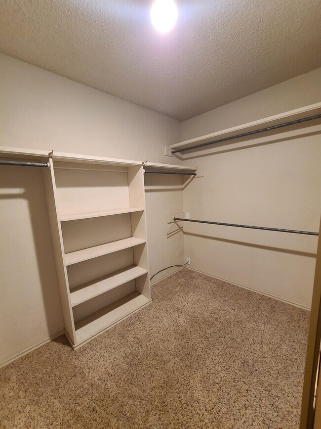 Building Photo - 106 Troy Ave