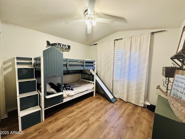 Building Photo - 727 W Mendoza Cir