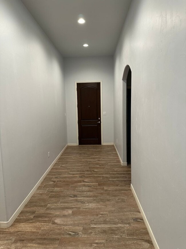 Building Photo - 4 Bed 3 Bath Home