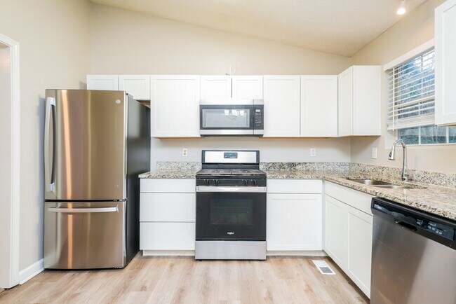 Building Photo - 2032 Lown Farm Ln