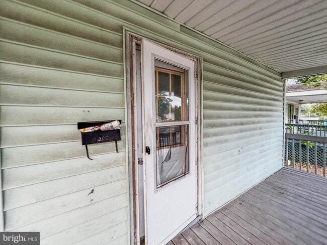 Building Photo - 1306 E Main St