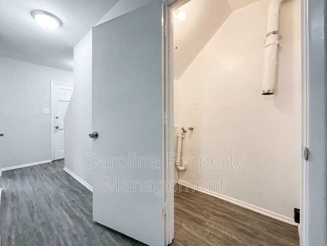 Building Photo - 951 Hollywood St