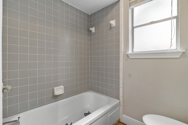 Building Photo - 25519 Many Oak Dr