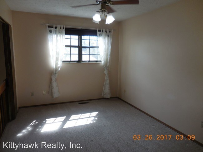 Building Photo - 2 br, 1.5 bath House - 1354 Sanzon Drive