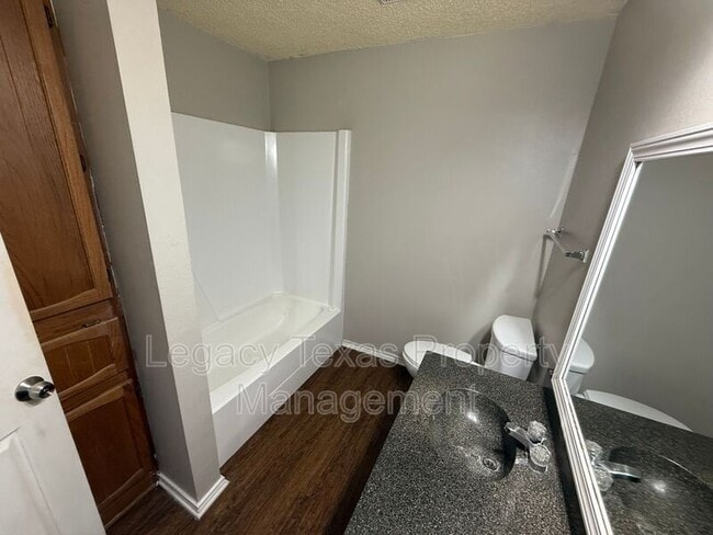 Building Photo - 1610 Sun Valley Dr
