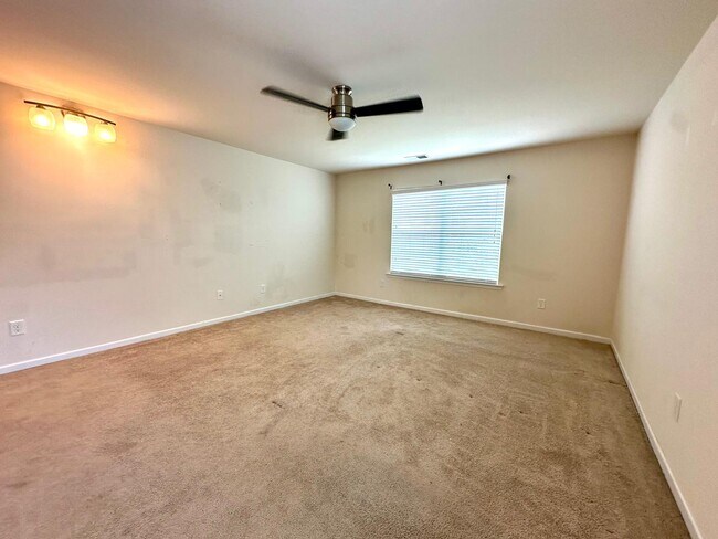 Building Photo - 8019 Kelburn Ln