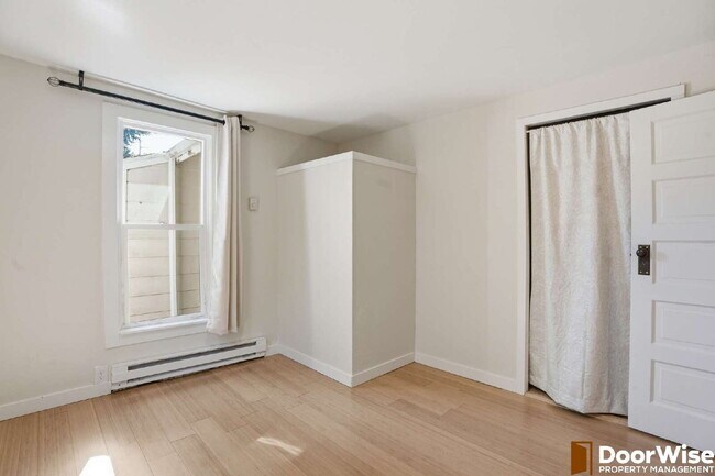 Building Photo - Charming 4-Bed Newberg Home!