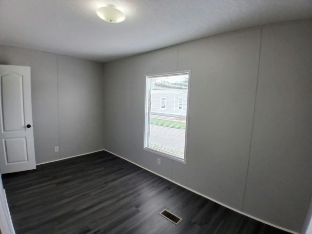 Building Photo - 1400 Banana Rd