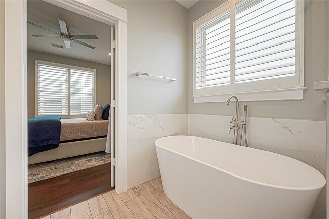 Building Photo - 712 Clark St