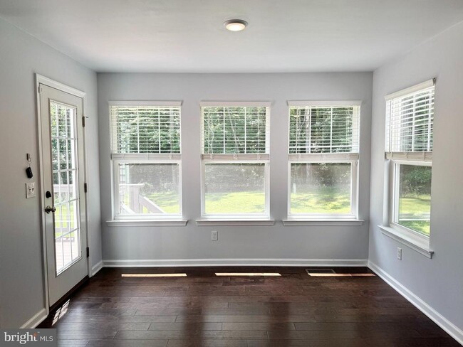 Building Photo - 206 Cranes Corner Rd