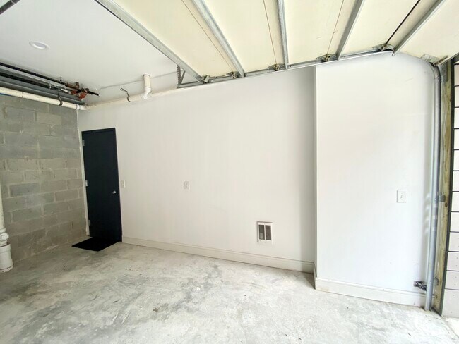 Building Photo - 313 Court St