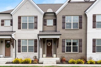 Building Photo - Gorgeous, luxury townhome in convenient West Nashville